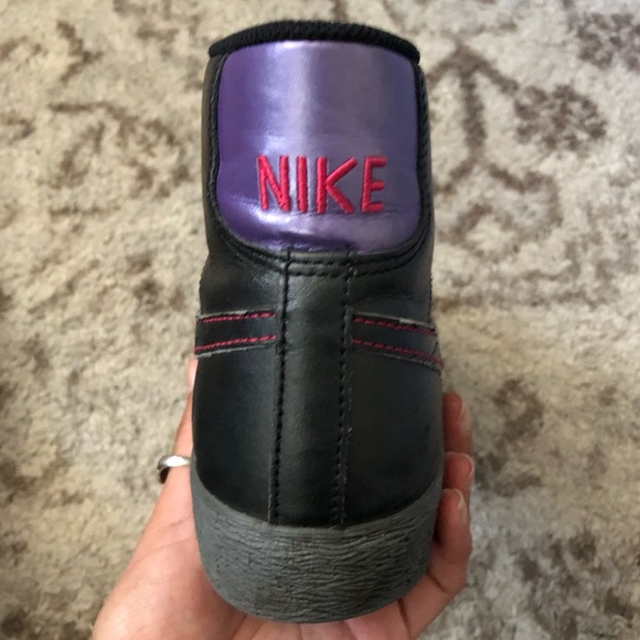 Black Nike Blazer Mids - Picture 2 of 4